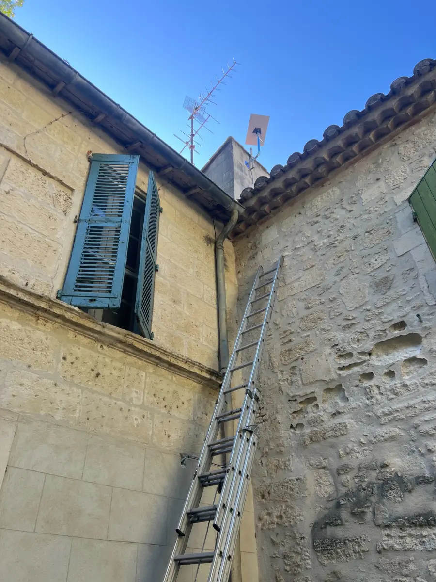 Installation antenne Starlink sur mas provençal à Arles
