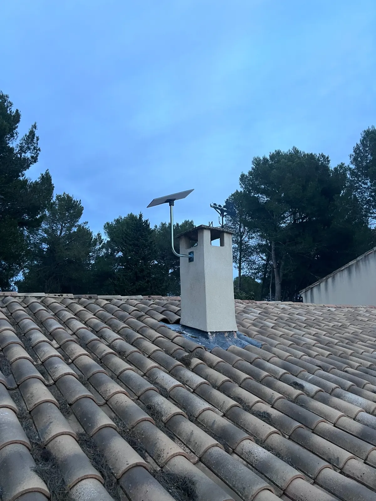 Installation Starlink sur ancienne cheminée à Saint-Rémy-de-Provence