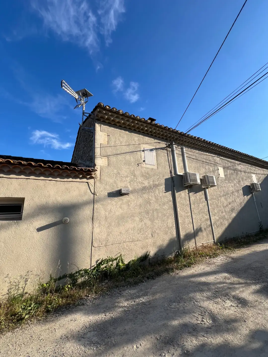 Installation Starlink sur maison provençale à Saint-Rémy-de-Provence
